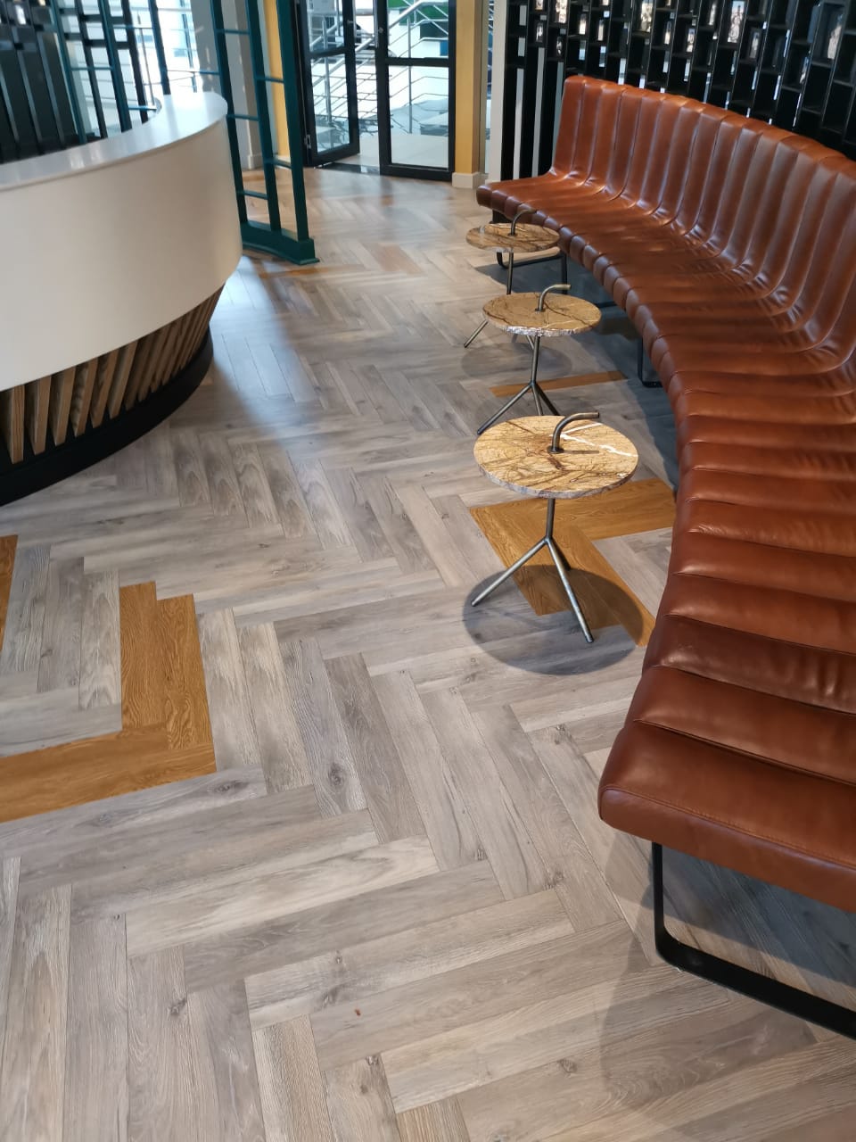 Mixed herringbone installation by fulcrum