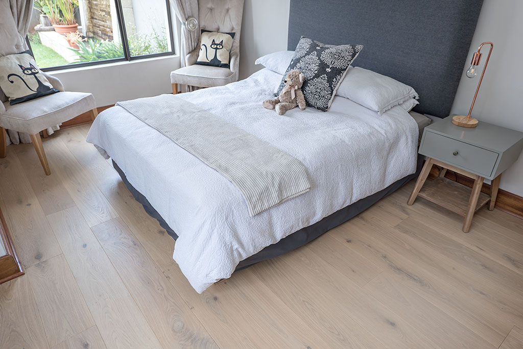 Cederberg oak wood floor in a bedroom