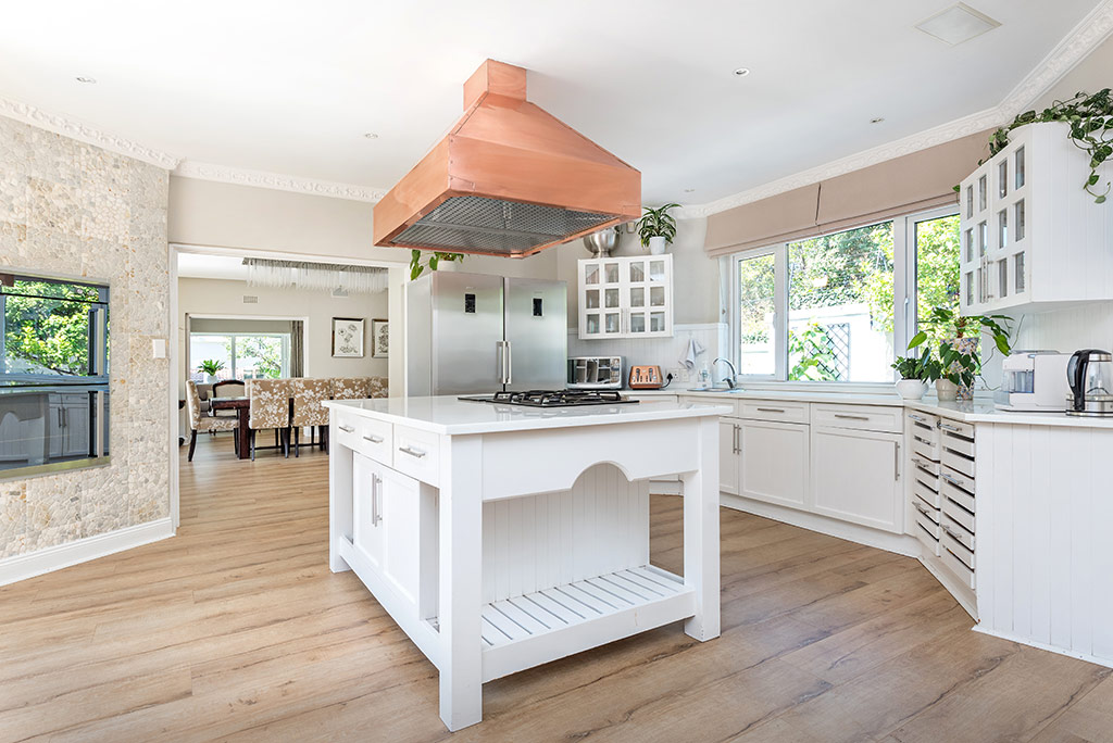 Canyon Floors Oakwood manor luxury home