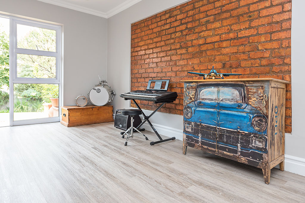 Authentic flooring & blinds vinyl installation